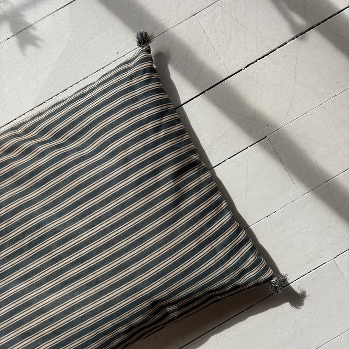 Sloppy Swedish Cushion 15 (very large)