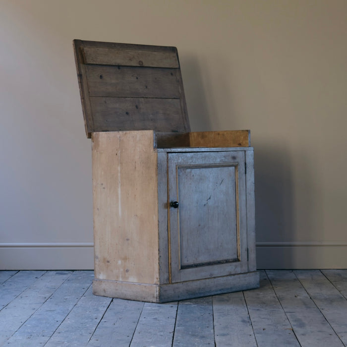 19TH CENTURY PINE WASHSTAND