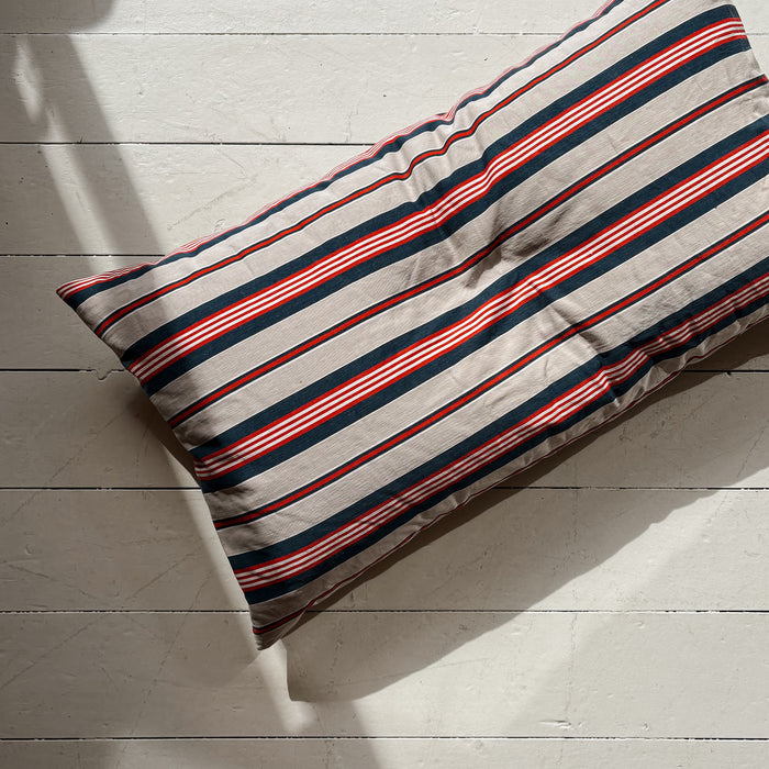 Sloppy Swedish Cushion 01