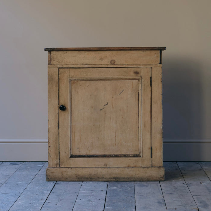 19TH CENTURY PINE WASHSTAND