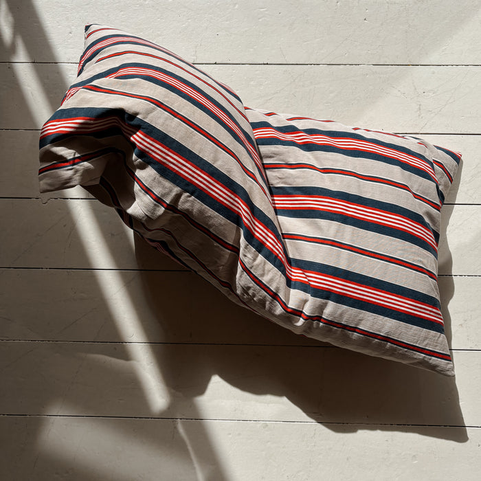 Sloppy Swedish Cushion 01