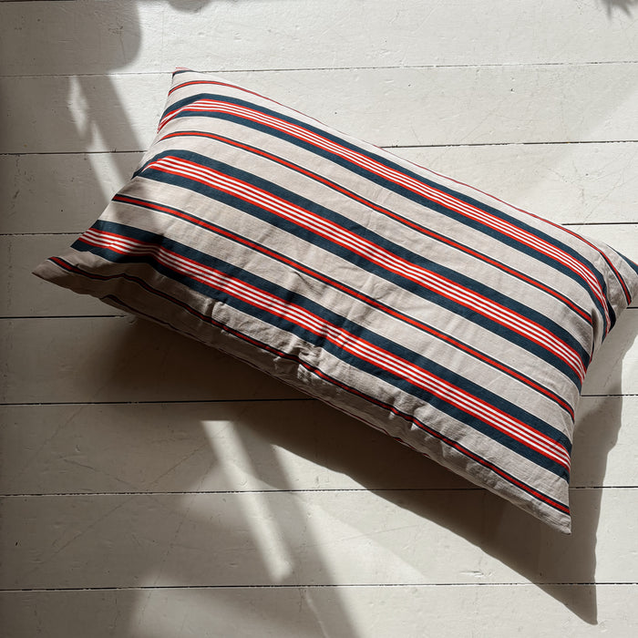 Sloppy Swedish Cushion 01
