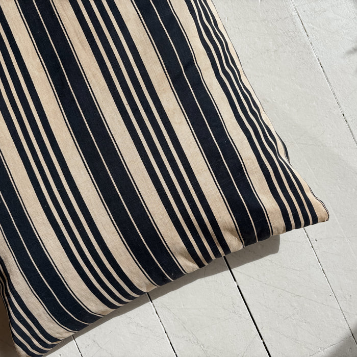 Sloppy Swedish Cushion 07