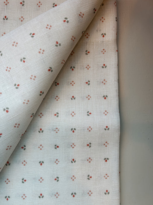 ‘Minni’ Linen Tablecloth - White with Red