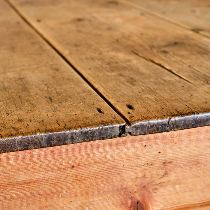 19TH CENTURY PINE DAIRY TABLE