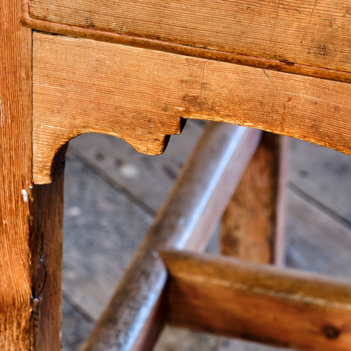 19TH CENTURY PINE DAIRY TABLE